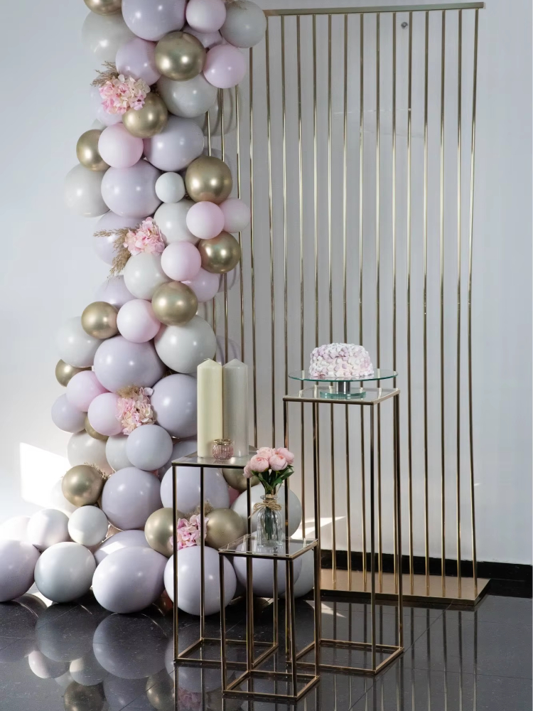 Shiny Gold Metal Frame Flower  - Dessert Table Backdrop reseña y precio