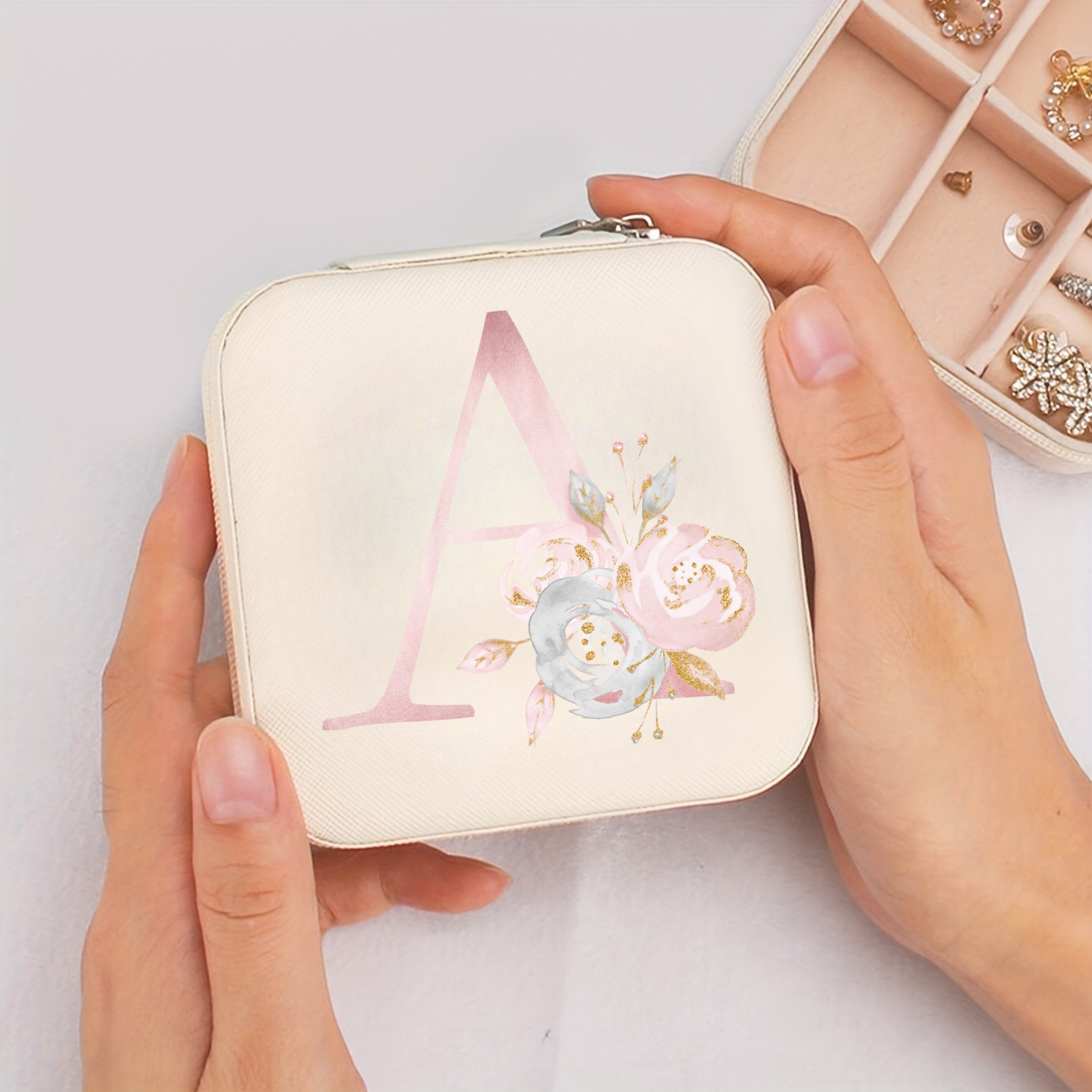 A-Z Alphabet Print Beige Trave - Event Z reseña y precio