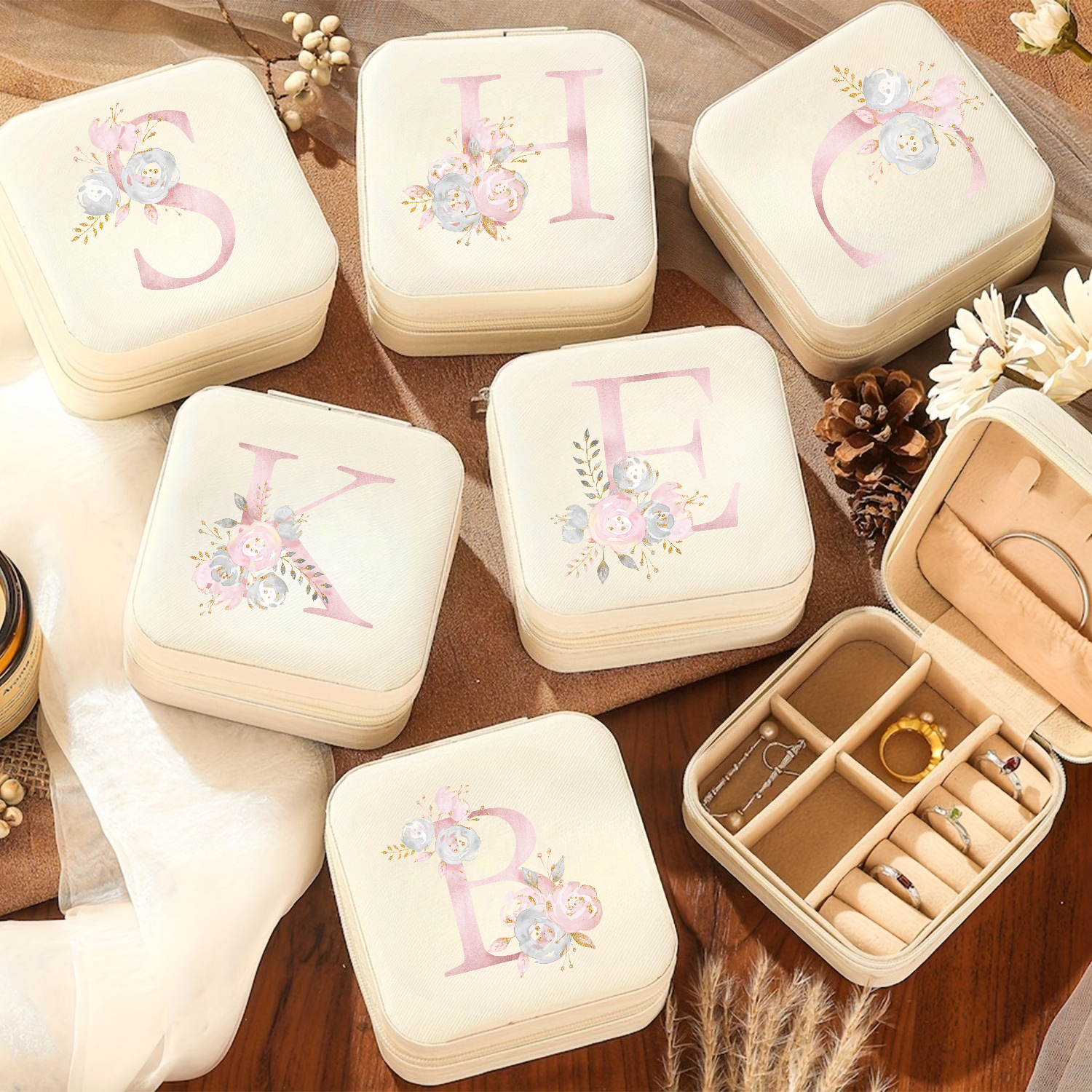 A-Z Alphabet Print Beige Trave - Event Z reseña y precio